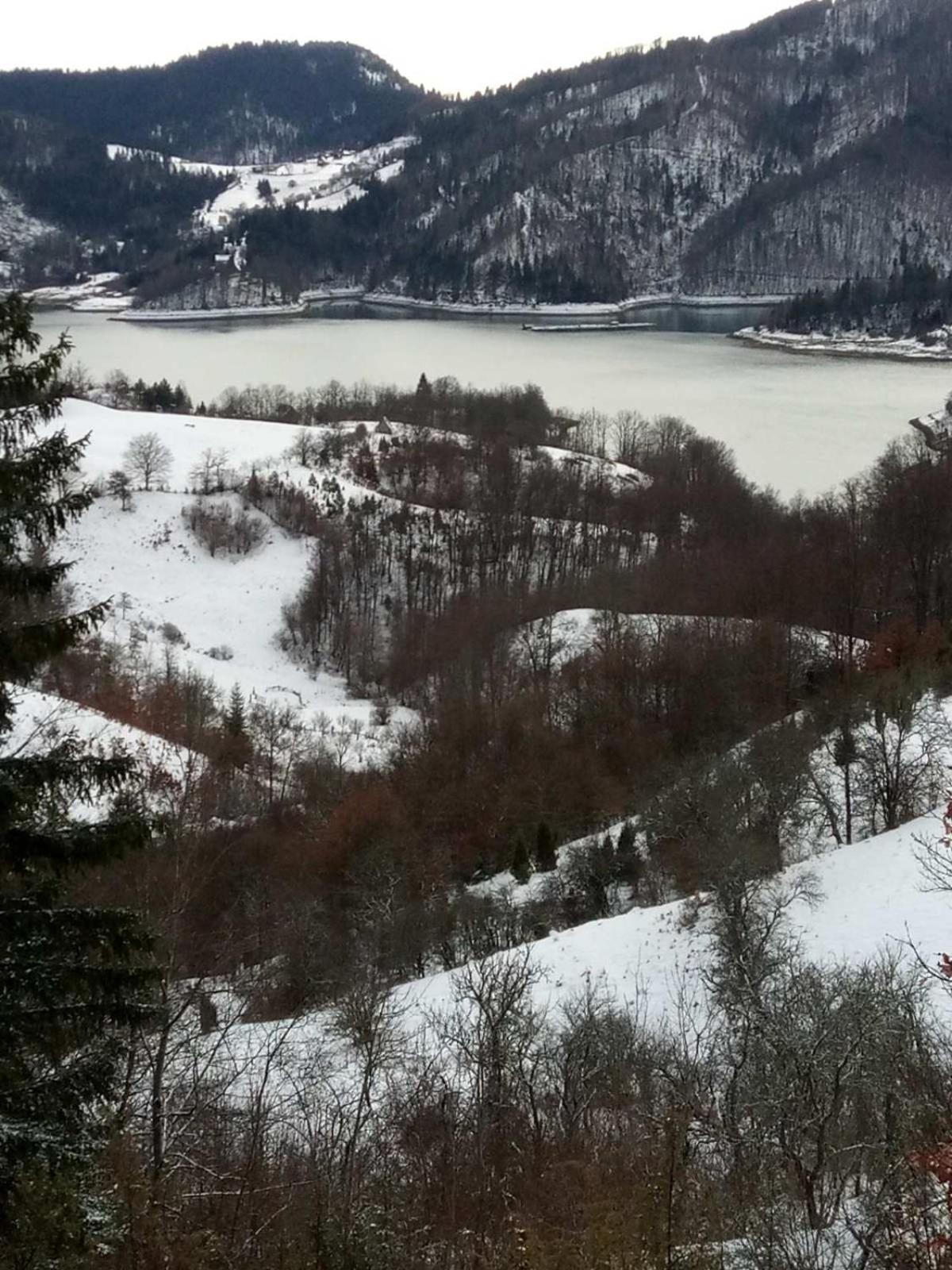 Zaovinska Panorama I Daire Bajina Basta Oda fotoğraf